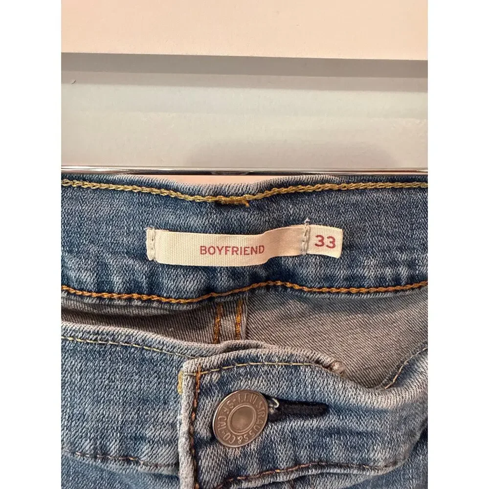Levi’s Boyfriend Jeans in Medium Wash, 33
